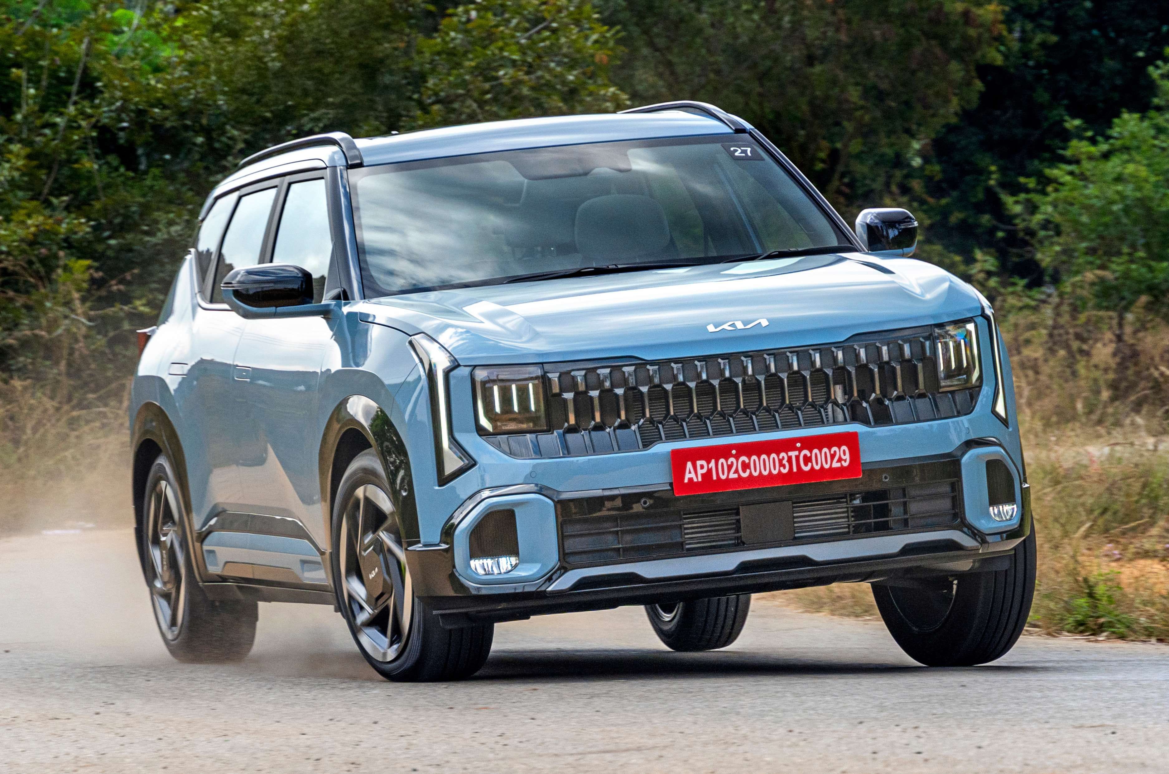 2026 Kia Seltos cornering front