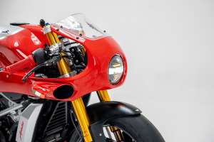 Neo-retro TVS Apache RR 310 café racer by Smoked Garage