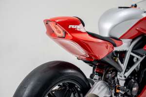 Neo-retro TVS Apache RR 310 café racer by Smoked Garage