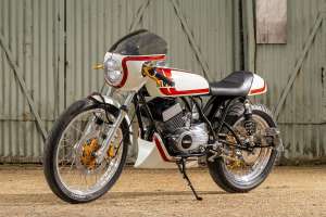 Yamaha R5 two-stroke café racer by Jets Forever